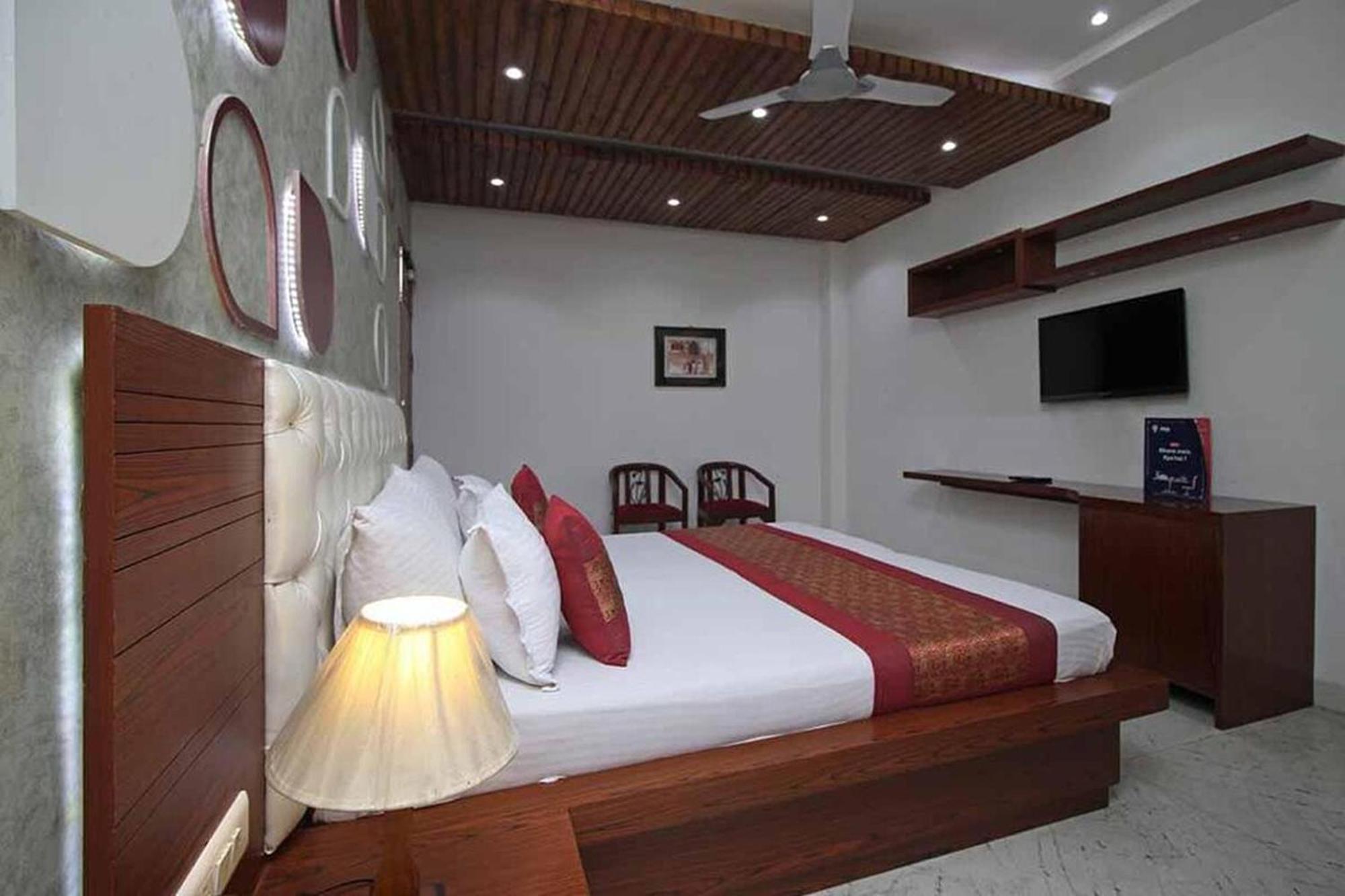 Hotel Indraprastha Deli Exterior foto